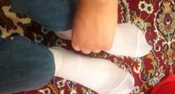 نمایش پاهای سکسی با جوراب از دختر ایرانی